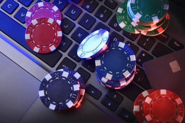 Professional dealer at lapakslot777 VIP Roulette live table spinning the wheel